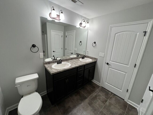 Foto del edificio - 201 Wilcot Rd