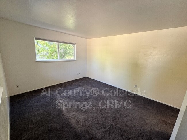 Foto del edificio - 1129 Cree Dr