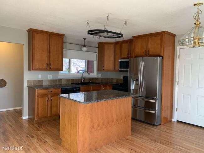 Foto del edificio - 5 br, 3 bath House - 132 Ithaca St
