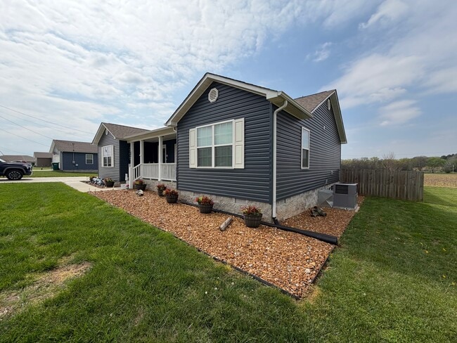 Foto del edificio - 605 Strawberry Dr