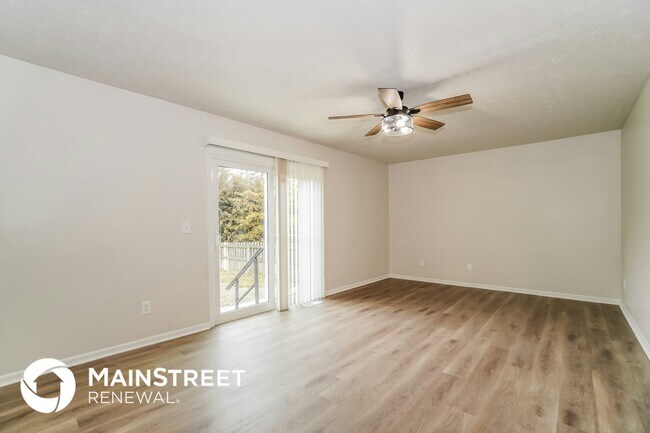 Foto del edificio - 6582 Cloverlawn Cir