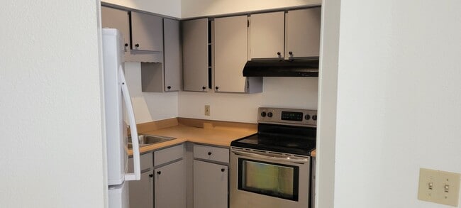 Building Photo - East Side 2 Story Condo Available Now!