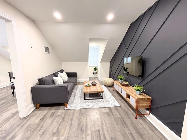 Building Photo - 87 Victoria Ave N