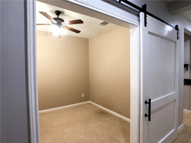 Foto del edificio - 152 Iron Rail Rd