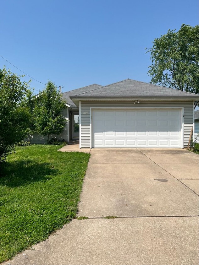 Foto principal - 3 Bed/ 2 Bath home in Nixa, MO