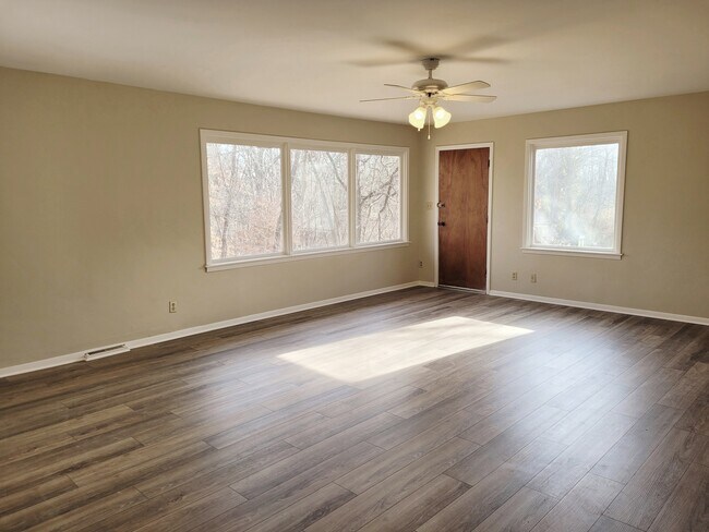 Building Photo - 1130 Tuck a Way Ridge Dr