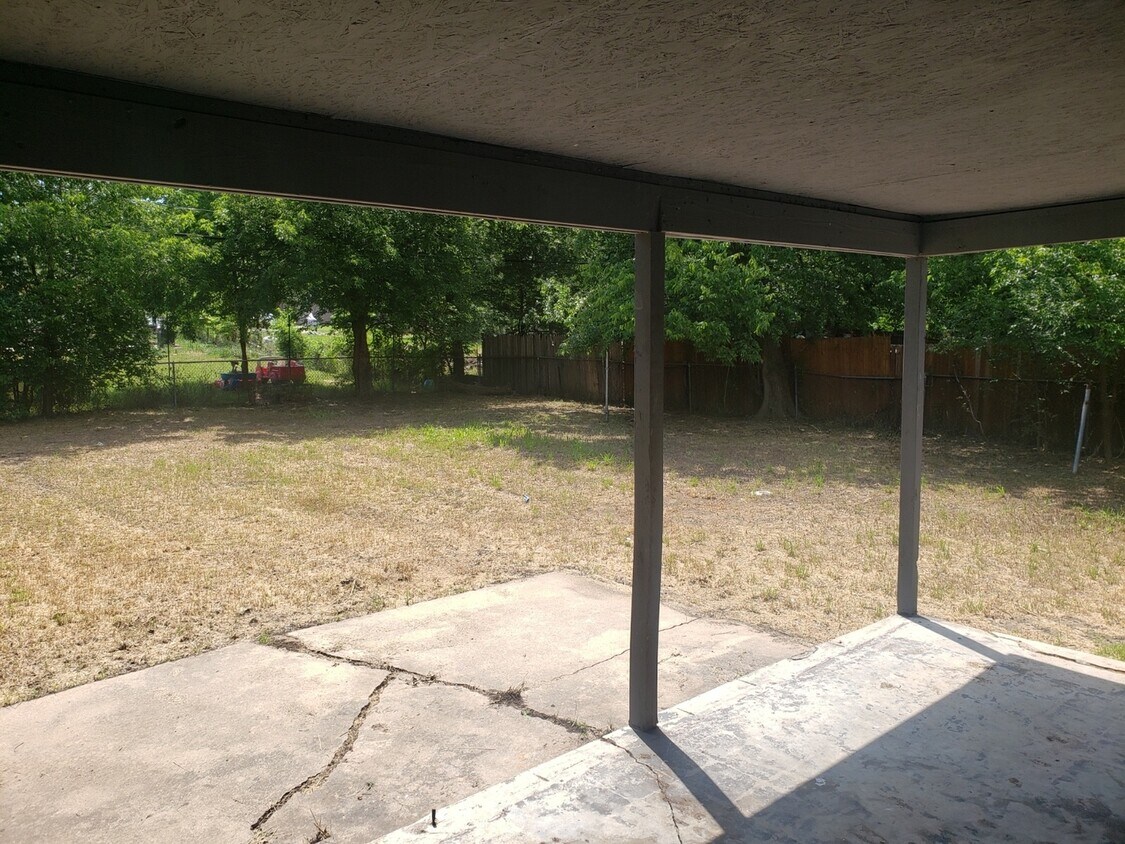 Foto del edificio - 3 bedroom 2 bathroom house in 76119