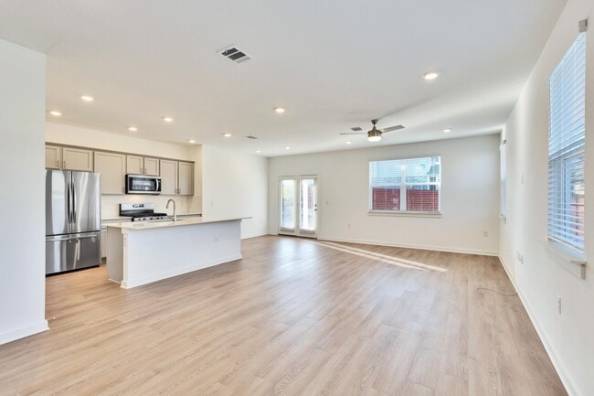 Building Photo - 13920 Lubeck Dr