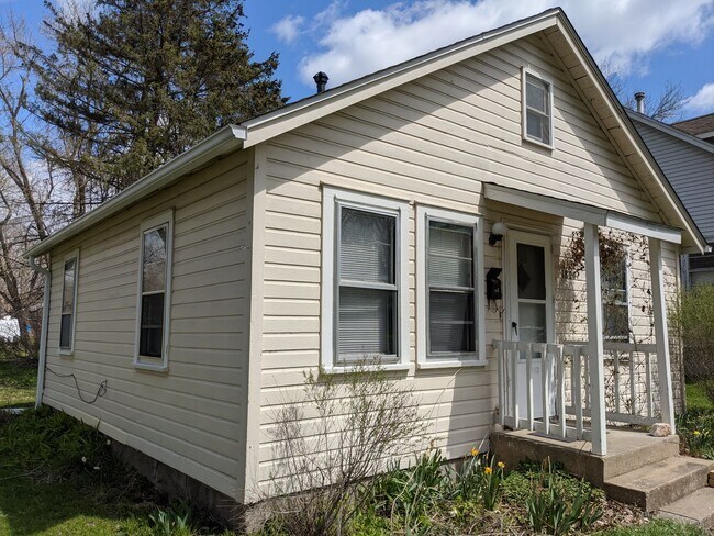 Building Photo - FALL 2025 AVAILABILITY!!!  1-Bedroom house...