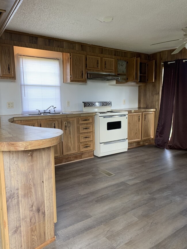 Building Photo - 5006 Willow Run Dr