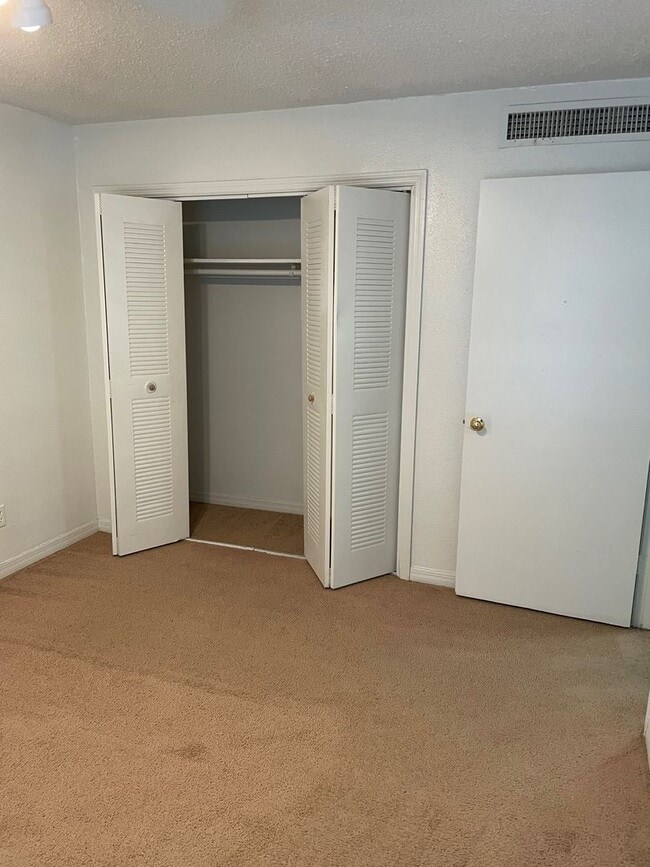 Building Photo - 315 Wymore Rd