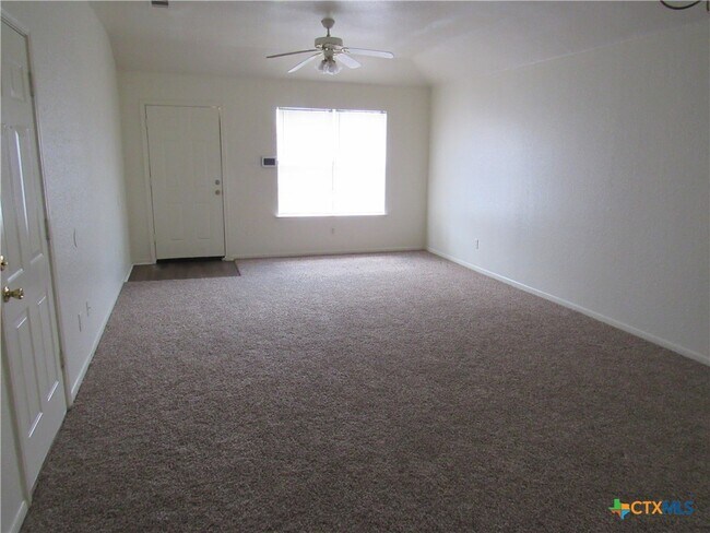 Building Photo - 3903 Hitchrock Dr