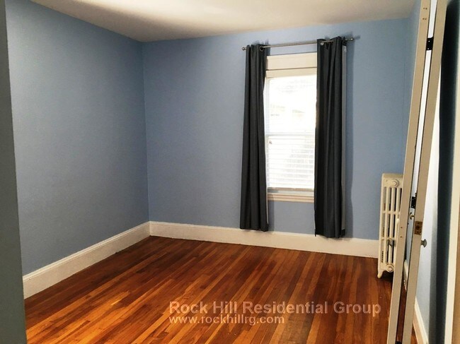 Building Photo - 61 Surrey St