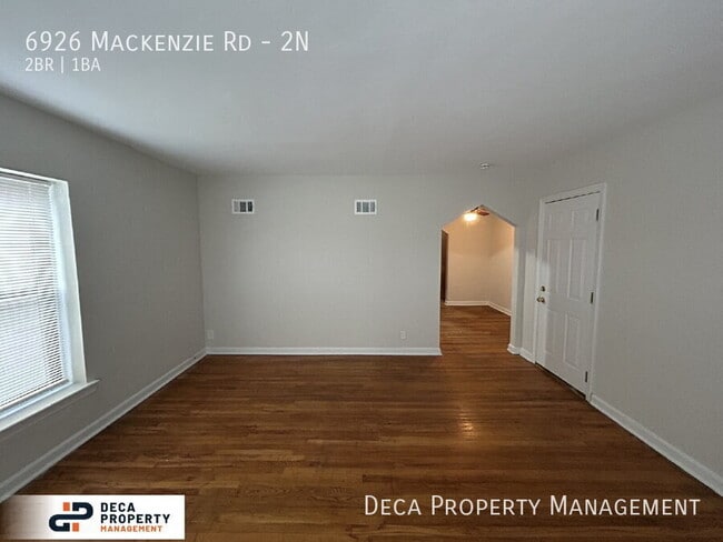 Foto del edificio - 6926 MacKenzie Rd