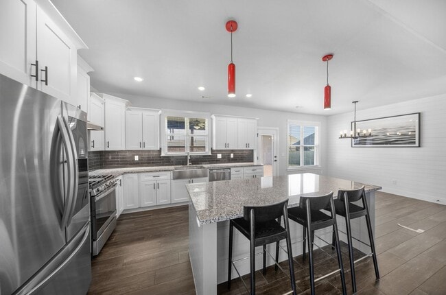 Building Photo - Beautiful 4 Bedroom in neighborhood with Fantastic Amenitites