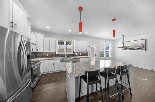 Foto del edificio - Beautiful 4 Bedroom in neighborhood with Fantastic Amenitites