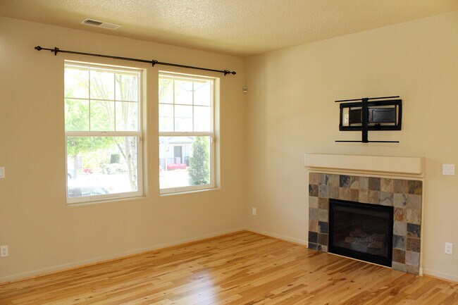 Foto del edificio - 321 NE Edgeway Drive