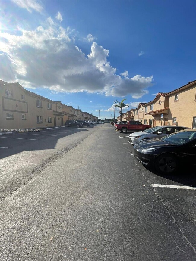 Foto del edificio - 17346 NW 74th Ave