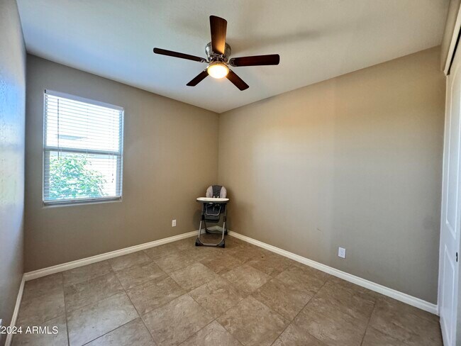 Foto del edificio - 172 CRESCENT Pl