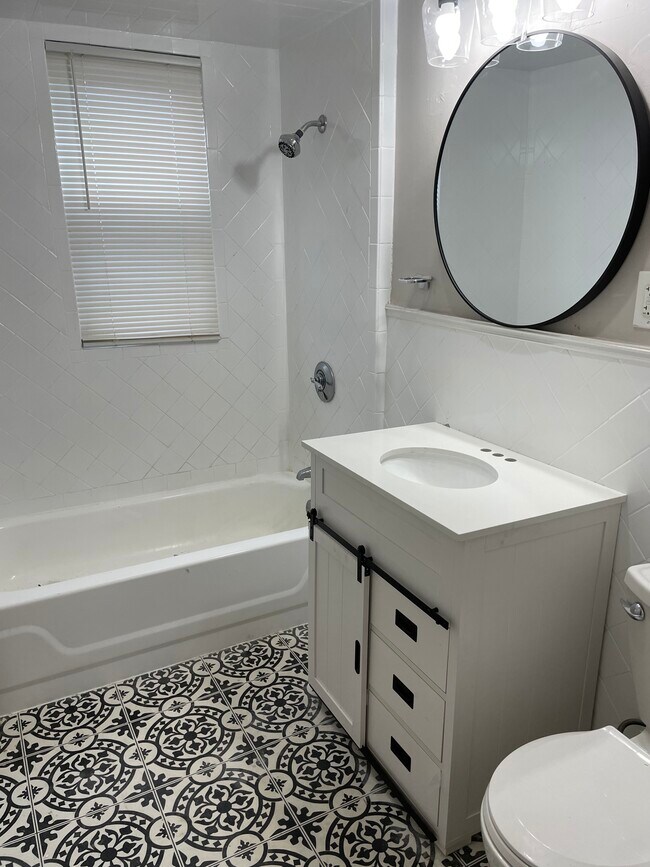 Bathroom - 68 Percival St