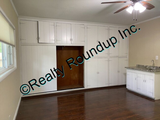 Building Photo - Beautiful Lincoln Village Home