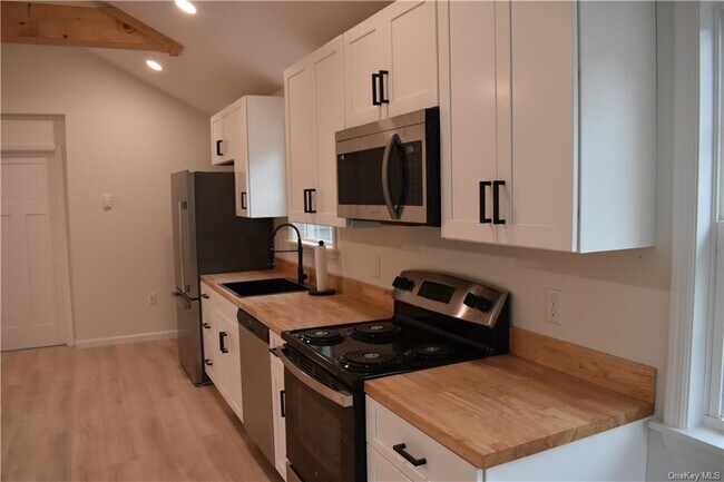 Foto del edificio - 80 Furnace Trail