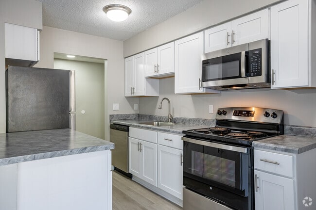 2BR, 1BA - 900SF - Kitchen - Cambridge on Ford