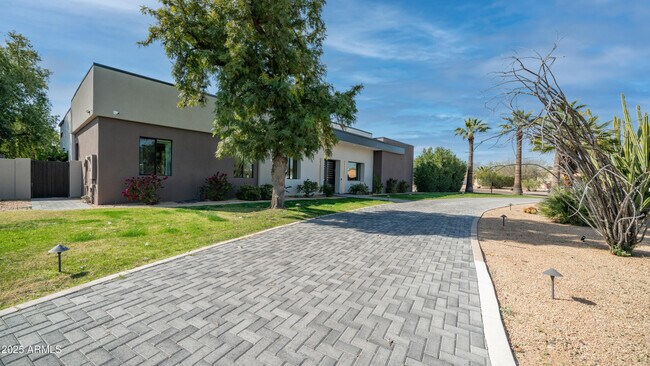 Foto del edificio - 7417 E Paradise Dr