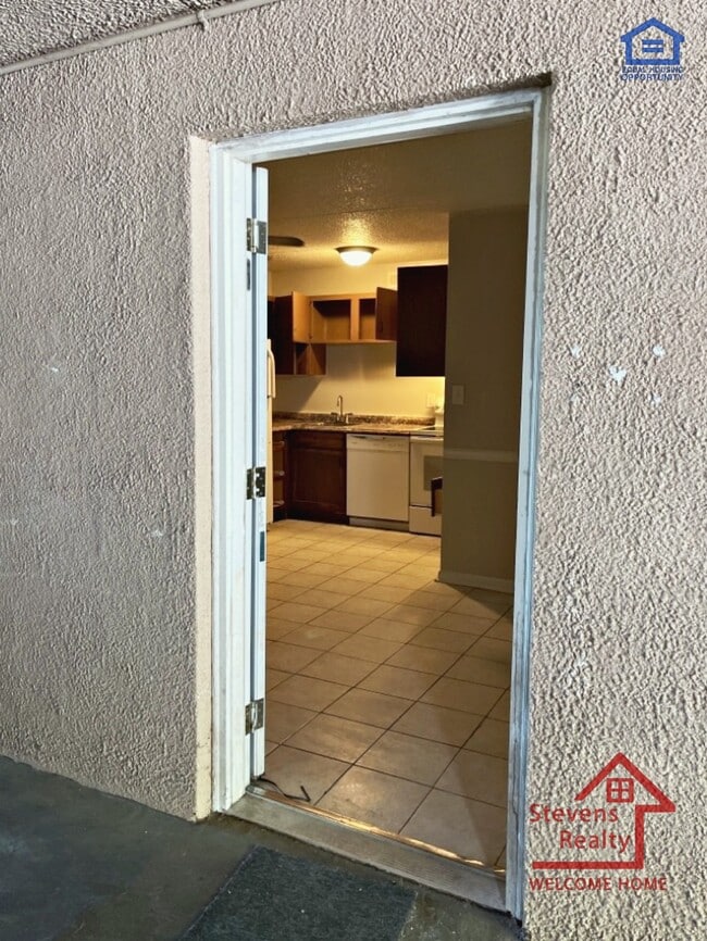 Building Photo - 915 S Seminole Dr