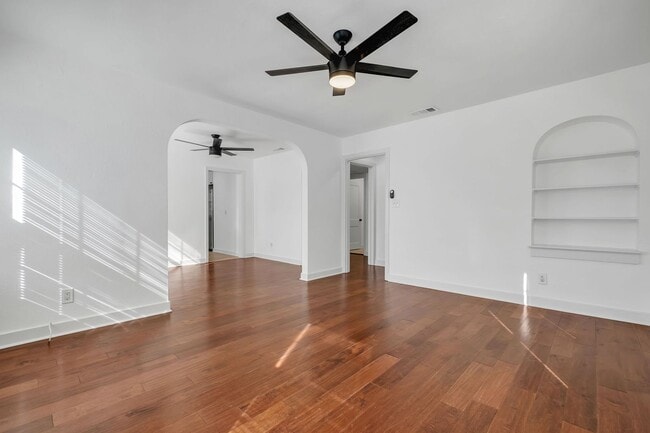 Foto del edificio - Renovated Midtown Apartment