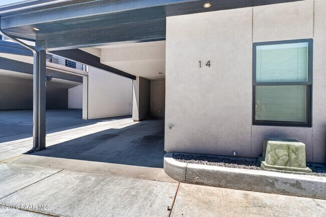 Building Photo - 720 N Walnut St
