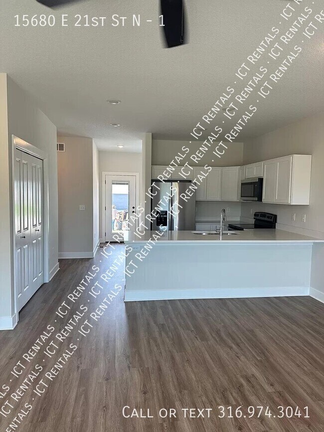 Foto del edificio - 15680 E 21st St N