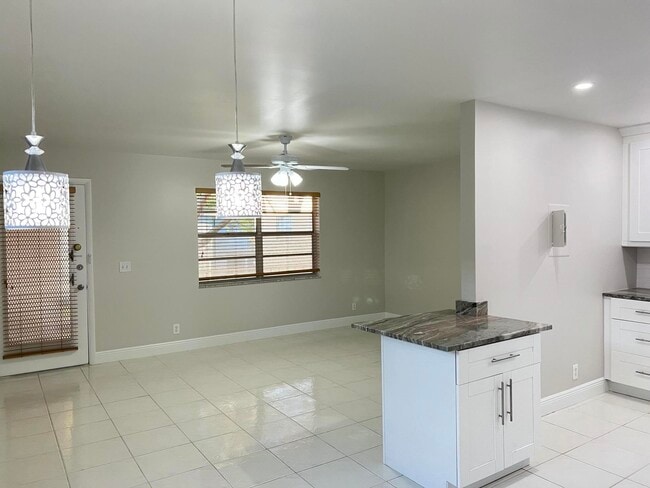Building Photo - 847 Normandy Trail