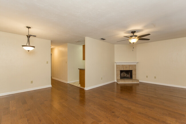 Building Photo - 202 Parkbrook Cir