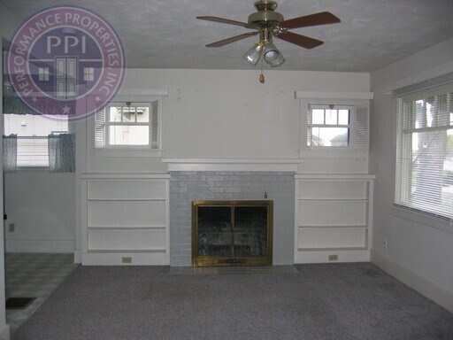 Foto del edificio - Lovely Beaumont Bungalow With Large Fenced Backyard!!