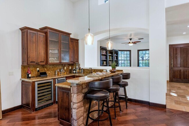 Foto del edificio - Rates Vary: $12,495 - $29,995