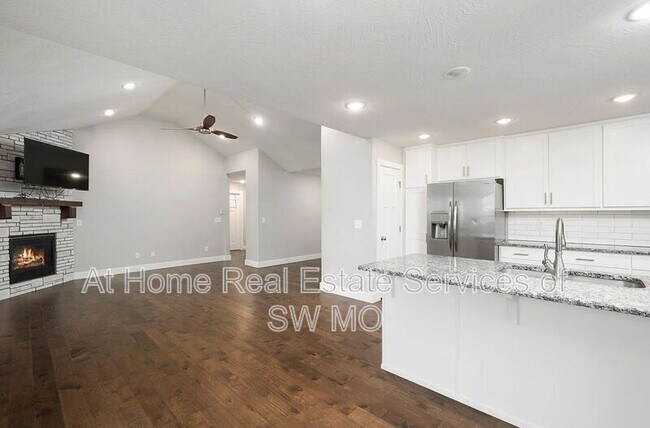 Building Photo - 4626 Florence Ave