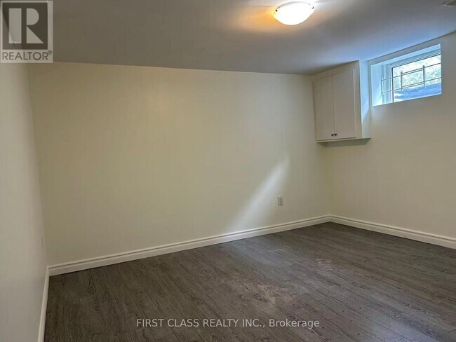 Photo du bâtiment - 448 Elmwood Ave
