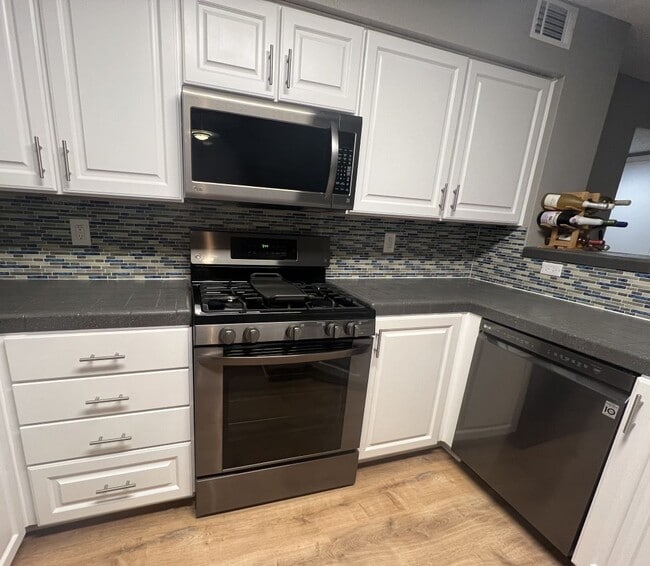 Foto del edificio - 7904 Greycrest Ct