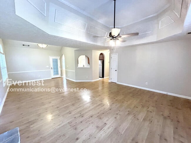 Building Photo - 1424 Snow Hill Dr