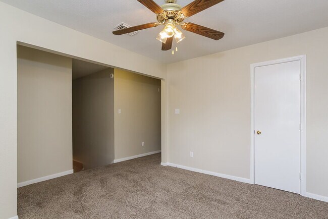 Foto del edificio - 8002 Scarlet Tanager Dr