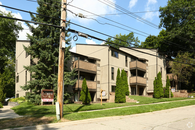 Building Photo - Treehouse West Apartments