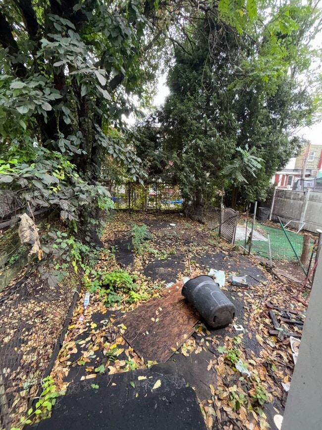 Building Photo - 1864 E Cornwall St