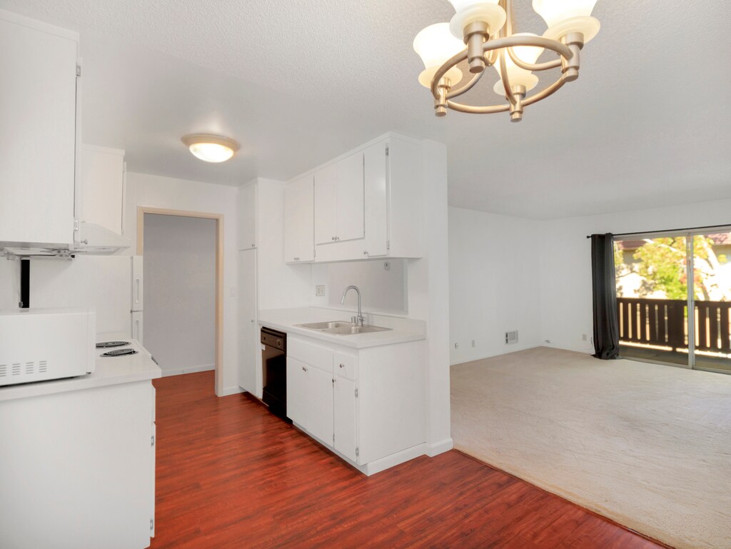 Primary Photo - 1327 Webster St