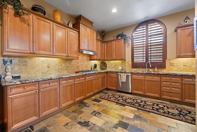 Building Photo - 6331 Via Stasera