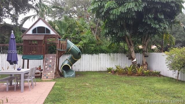 Foto del edificio - 275 NE 105th St