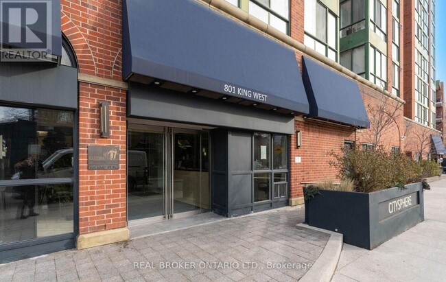 Building Photo - 801 King St W