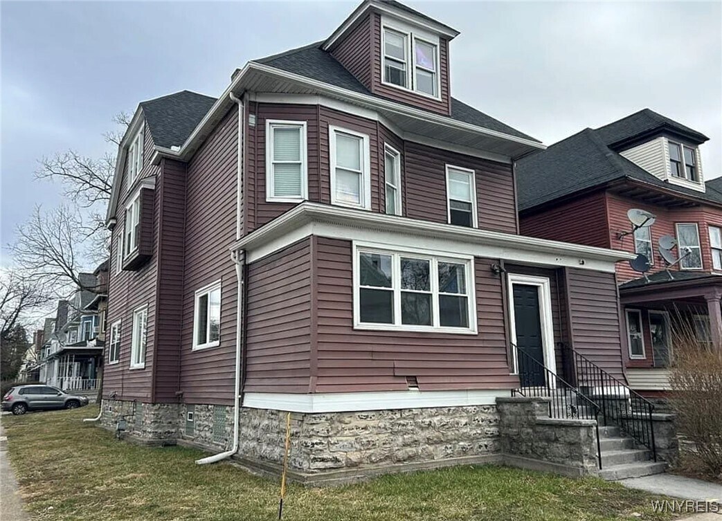 Foto principal - 402 W Ferry St