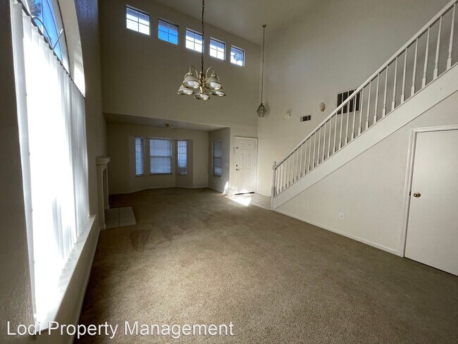 Building Photo - 3 br, 2.5 bath House - 2468 Inglewood Drive