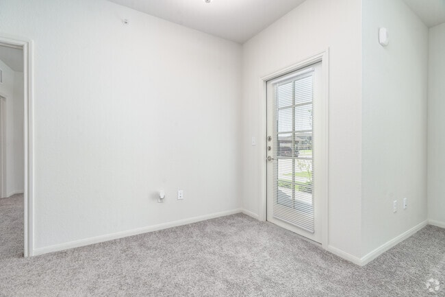 1BR, 1BA - 756SF - - Denton Grove